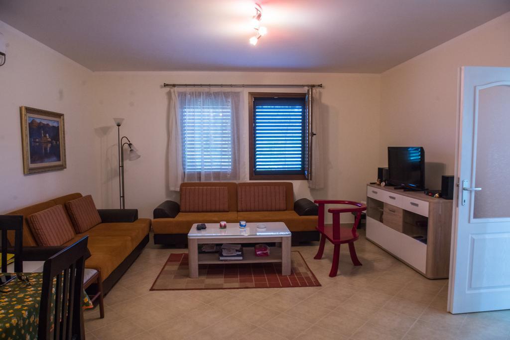 Guest House Radulovic Petrovac Exterior foto