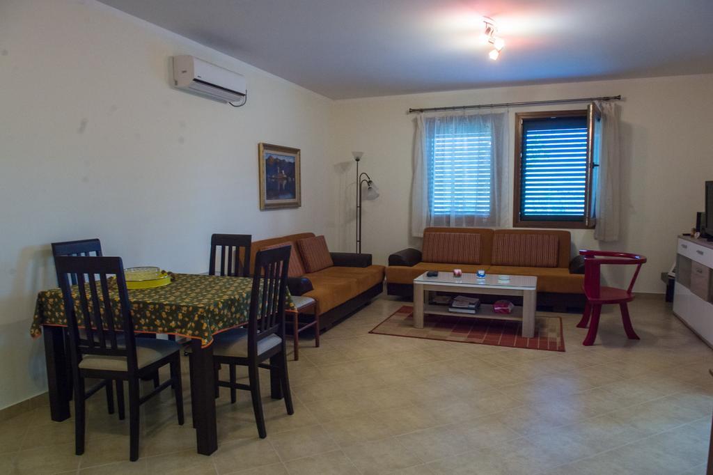Guest House Radulovic Petrovac Exterior foto