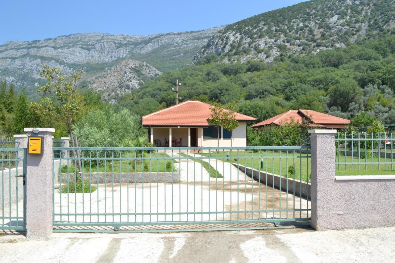 Guest House Radulovic Petrovac Exterior foto