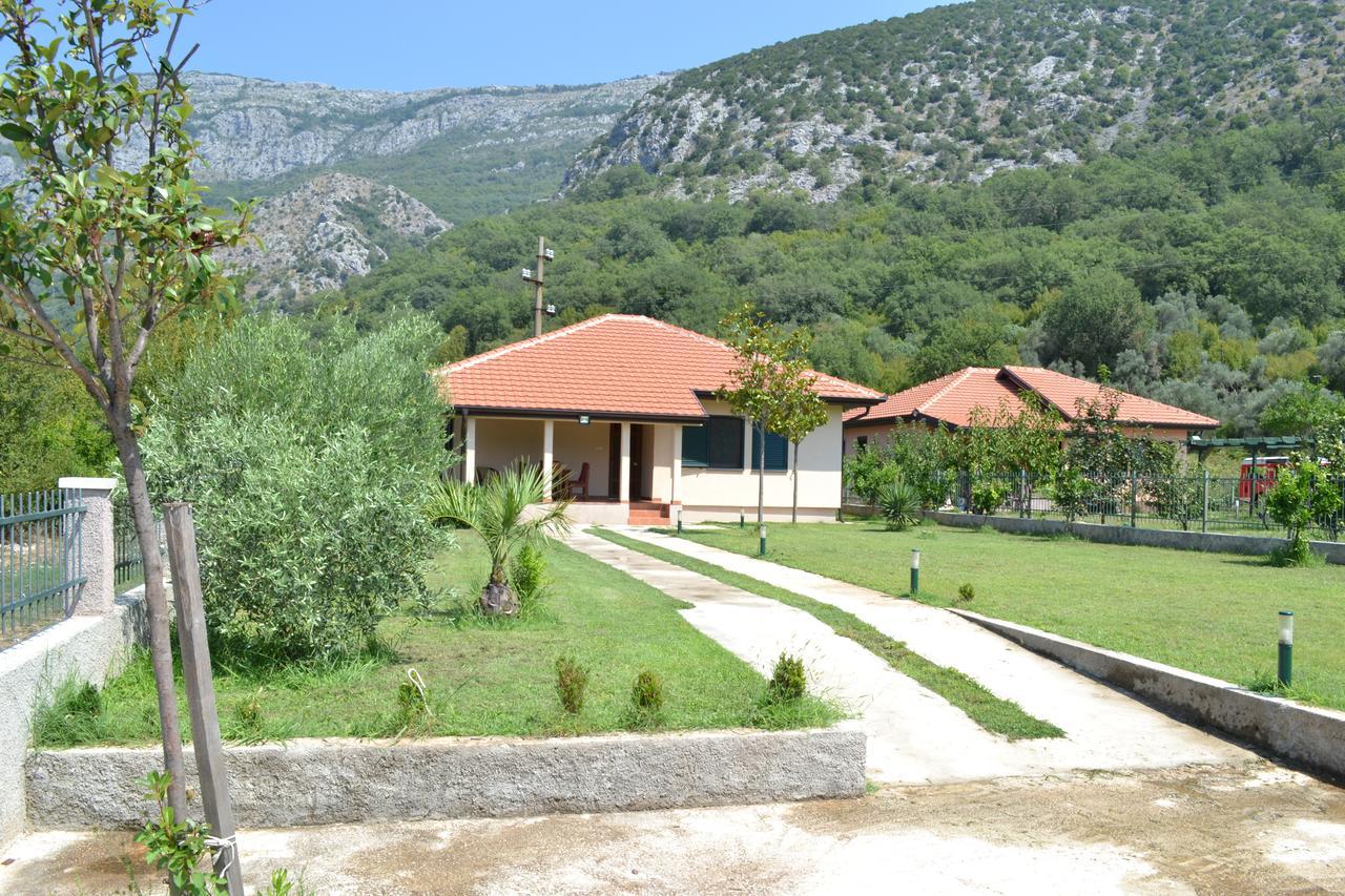Guest House Radulovic Petrovac Exterior foto